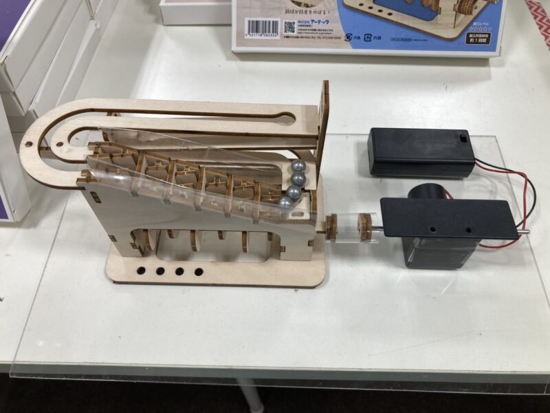 ①自由研究対策！コースタークラフトキット  ②自由研究対策！ＣＤレーサー