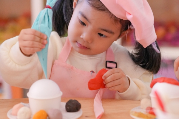 DIKIDIKI×IMAGINUSコラボ 感じて遊んで学べるワークショップ！「究極のケーキ工場」